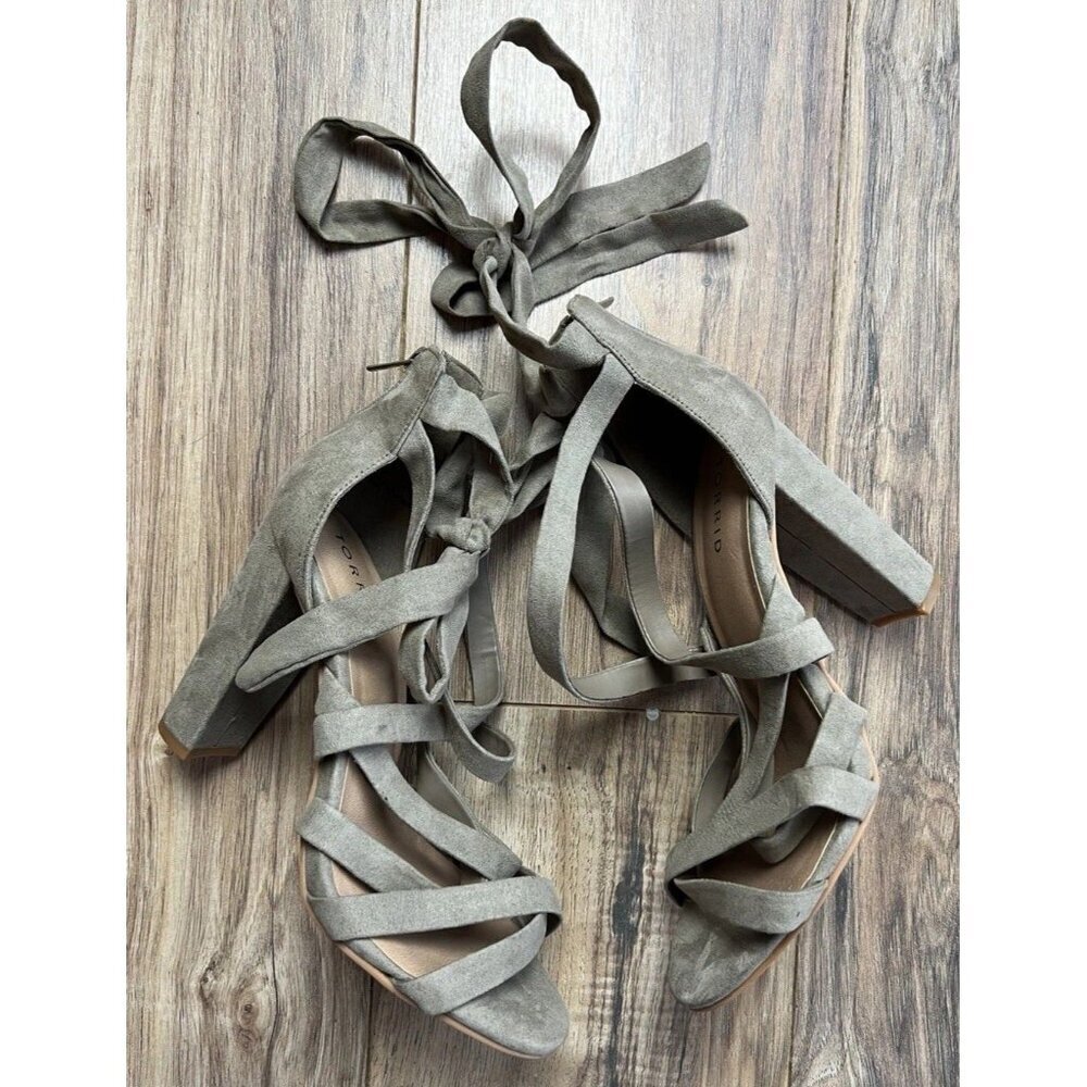 Torrid 4” Dark Taupe Thick Strappy Wrap Heel Size 8.5 Faux Suede Sexy Women’s